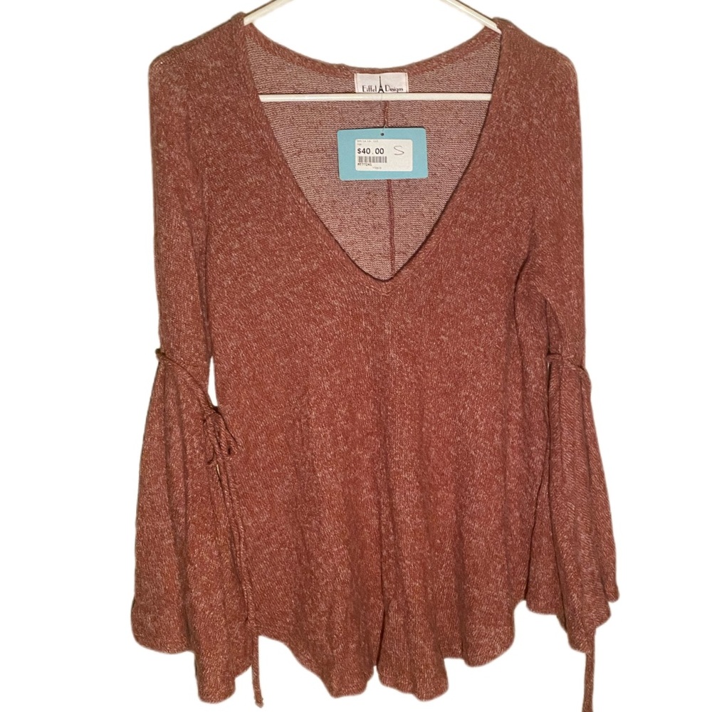 ✨🏷NWT✨Womans rustic red super soft and cozy bell long sleeve top